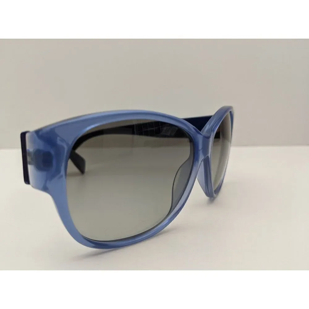 Vogue frame almost